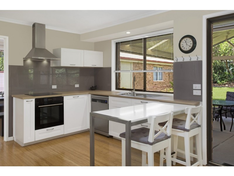 103 Cresthaven Avenue, Bateau Bay NSW 2261