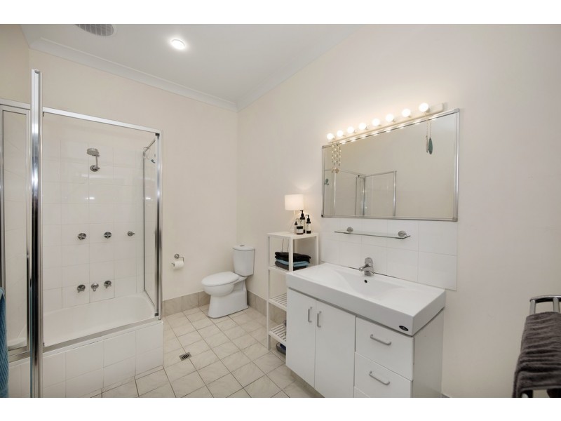 36 Rays Road, Bateau Bay NSW 2261