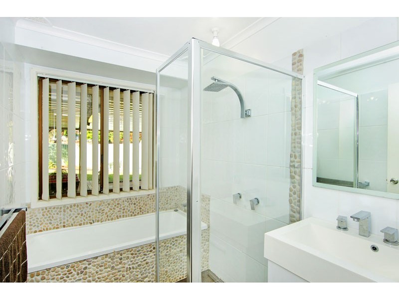 138 Cresthaven Avenue, Bateau Bay NSW 2261