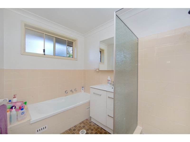 18 Debra Anne Drive, Bateau Bay NSW 2261