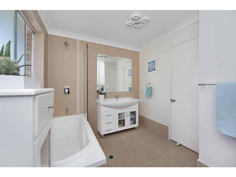 14 Barramundi Place, Bateau Bay NSW 2261