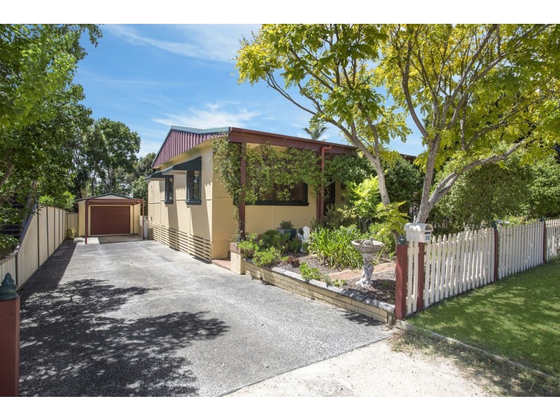 30 Dampier Boulevard, Killarney Vale NSW 2261