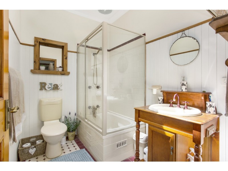 30 Dampier Boulevard, Killarney Vale NSW 2261