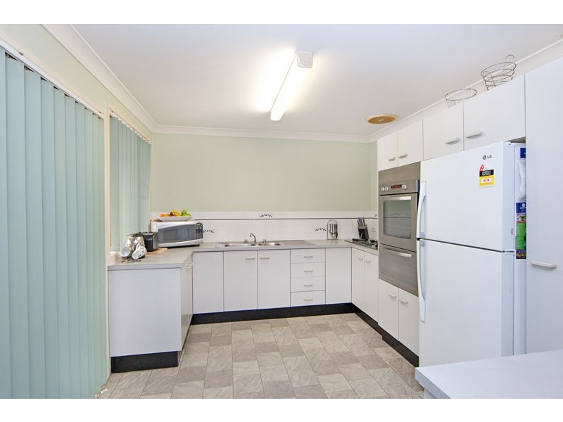 2/10 Bolton Street, Bateau Bay NSW 2261