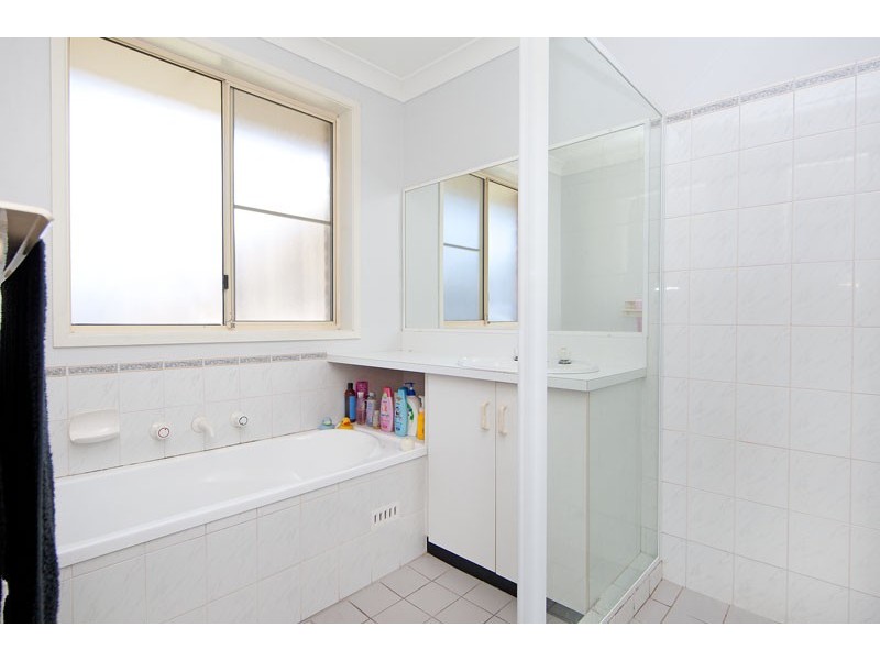 2/10 Bolton Street, Bateau Bay NSW 2261