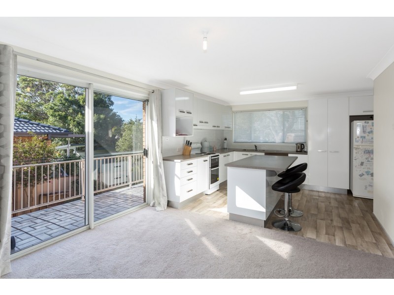 8 Promenade Avenue, Bateau Bay NSW 2261