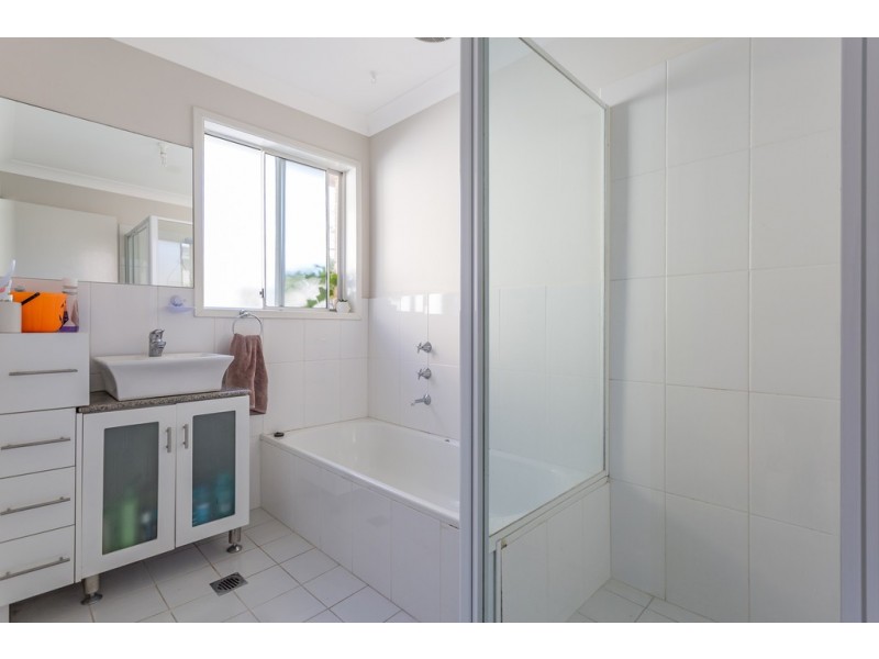 8 Promenade Avenue, Bateau Bay NSW 2261