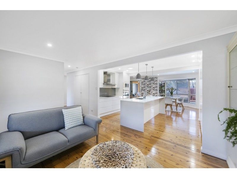 15 Hillcrest Avenue, Bateau Bay NSW 2261