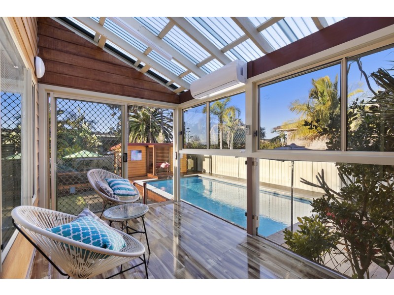 15 Hillcrest Avenue, Bateau Bay NSW 2261