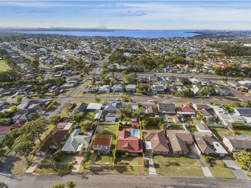 15 Hillcrest Avenue, Bateau Bay NSW 2261