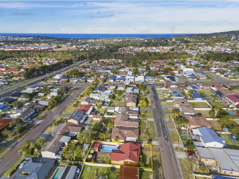 15 Hillcrest Avenue, Bateau Bay NSW 2261