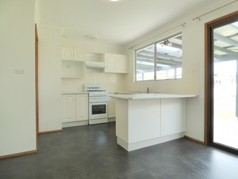 11 Laguna Parade, Berkeley Vale NSW 2261