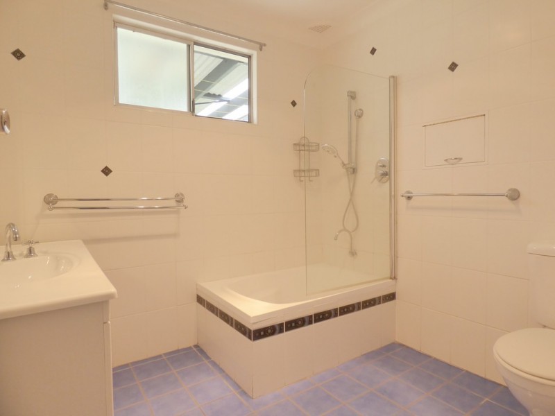 11 Laguna Parade, Berkeley Vale NSW 2261