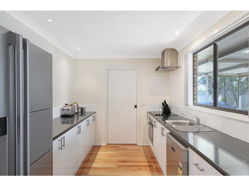 7 Adrian Close, Bateau Bay NSW 2261