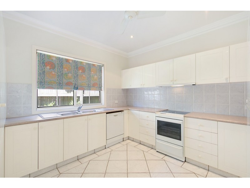 2/2 Keats Avenue, Bateau Bay NSW 2261