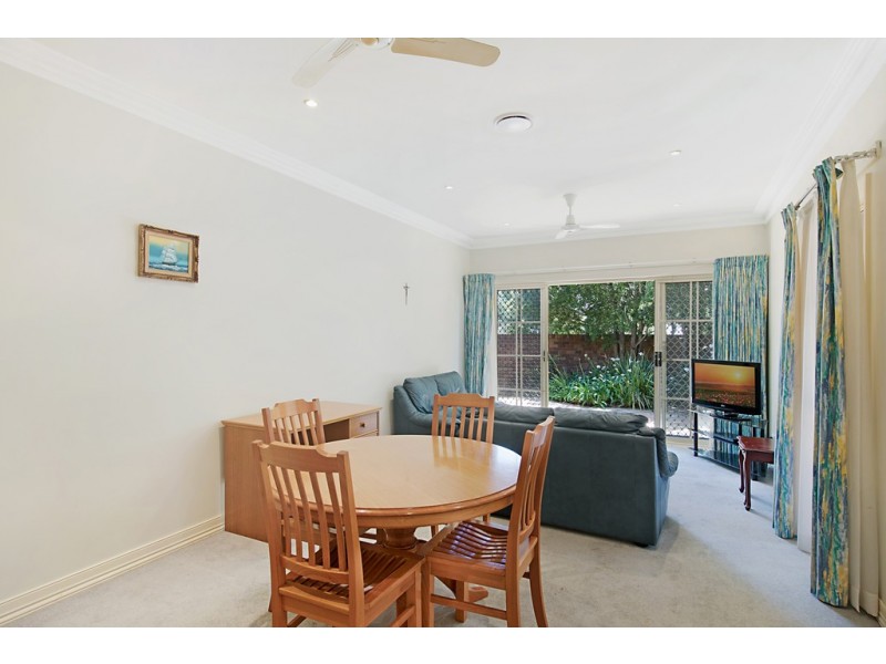 2/2 Keats Avenue, Bateau Bay NSW 2261