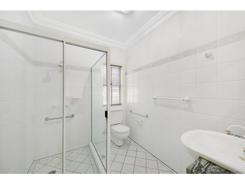 2/2 Keats Avenue, Bateau Bay NSW 2261