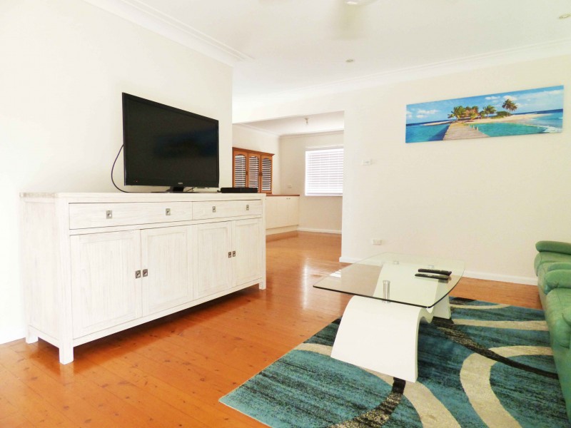 522 The Entrance Road, Bateau Bay NSW 2261