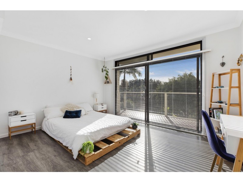 192 Lakedge Avenue, Berkeley Vale NSW 2261