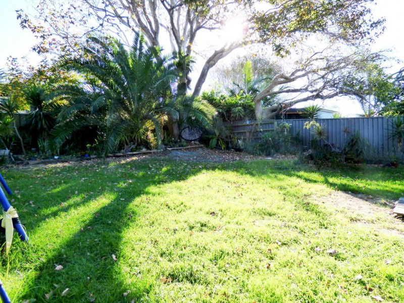 60 Sierra Avenue, Bateau Bay NSW 2261