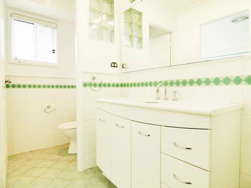 15 Waratah Street, Bateau Bay NSW 2261