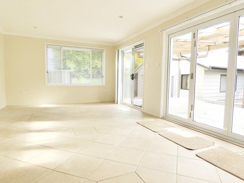 15 Waratah Street, Bateau Bay NSW 2261