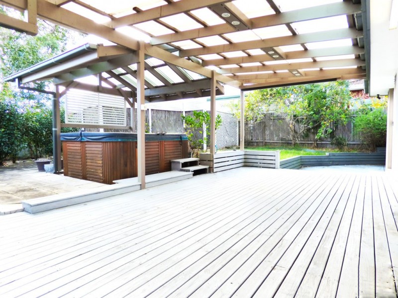 15 Waratah Street, Bateau Bay NSW 2261