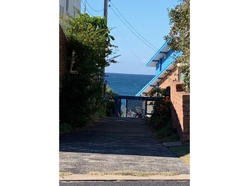 121 Ocean Parade, Blue Bay NSW 2261