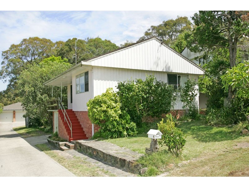 4 Shannon Parade, Berkeley Vale NSW 2261