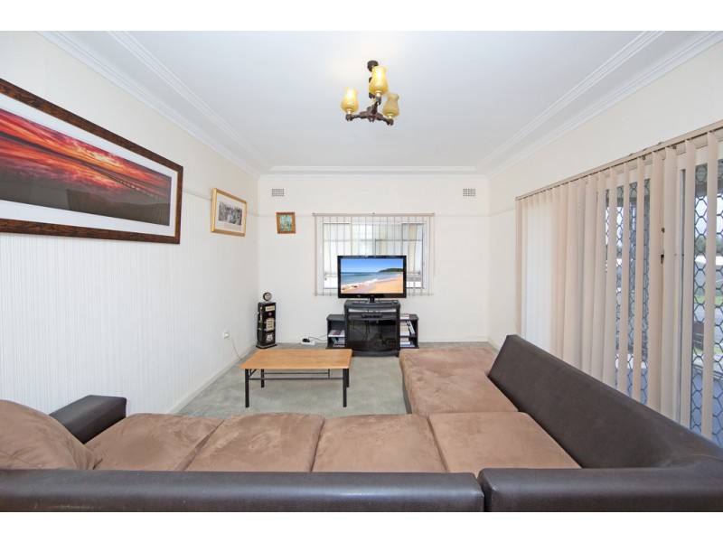 1 Fairview Avenue, The Entrance NSW 2261