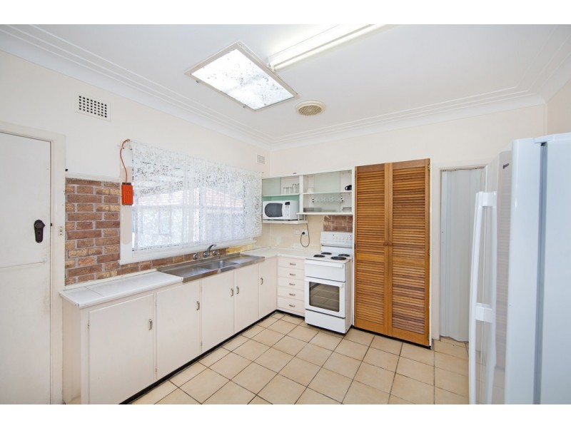 1 Fairview Avenue, The Entrance NSW 2261
