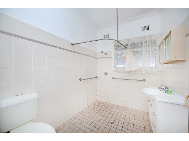 1 Fairview Avenue, The Entrance NSW 2261