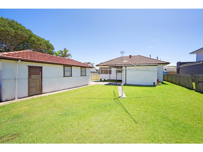 1 Fairview Avenue, The Entrance NSW 2261