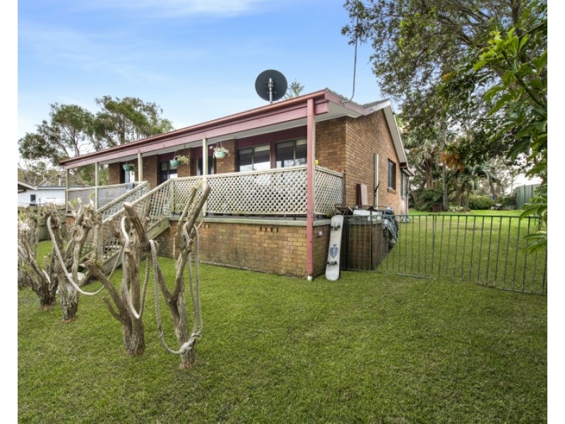 10 Longs Road, Bateau Bay NSW 2261