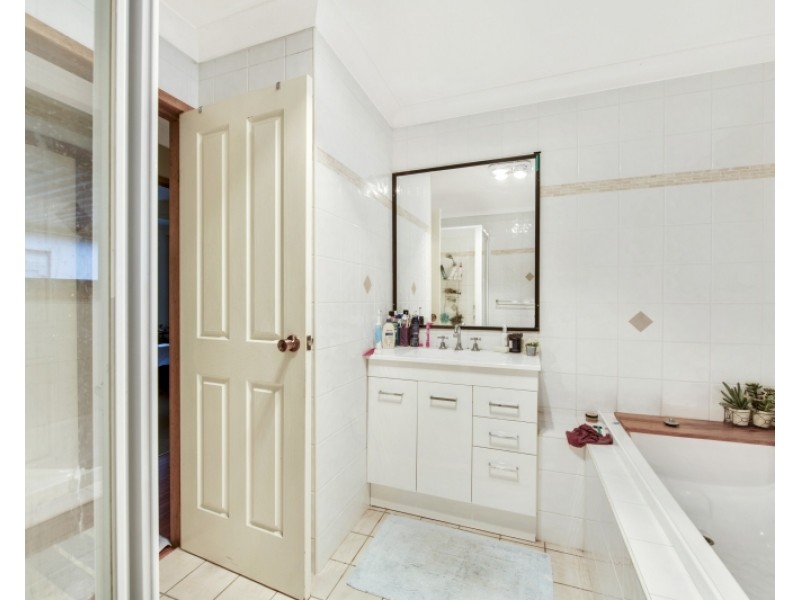 10 Longs Road, Bateau Bay NSW 2261