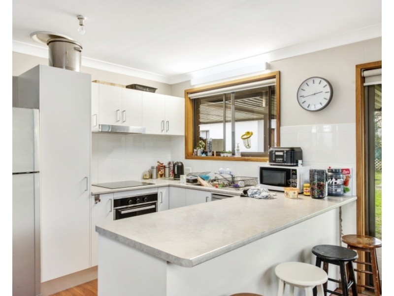 10 Longs Road, Bateau Bay NSW 2261