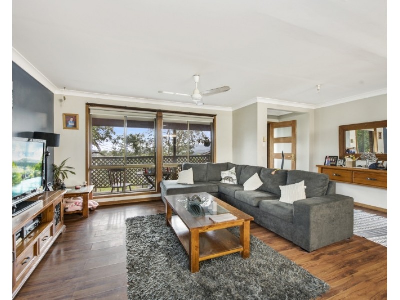 10 Longs Road, Bateau Bay NSW 2261