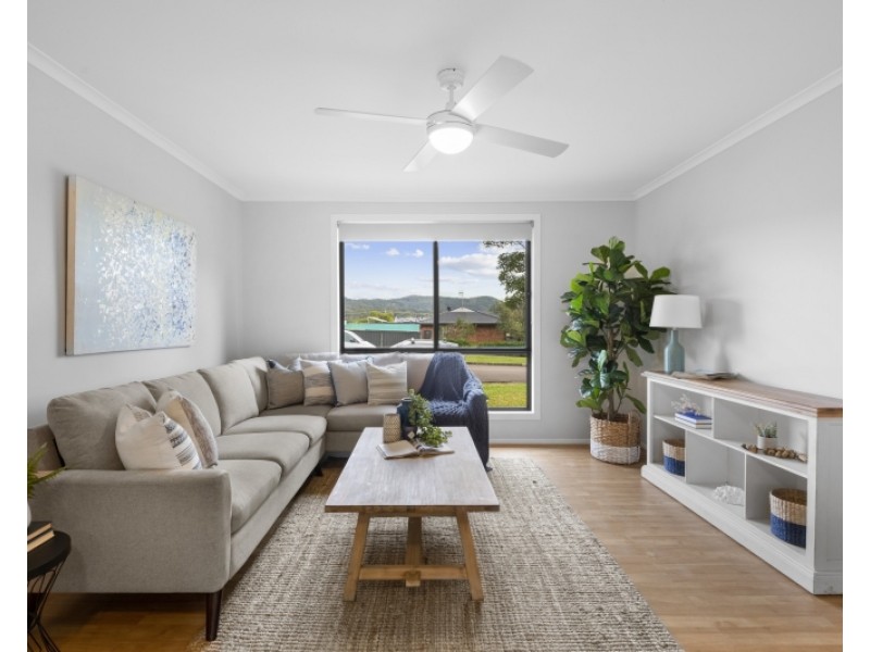 10 Premier Way, Bateau Bay NSW 2261
