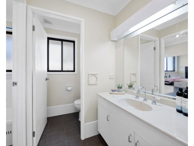 2 Ruth Place, Bateau Bay NSW 2261