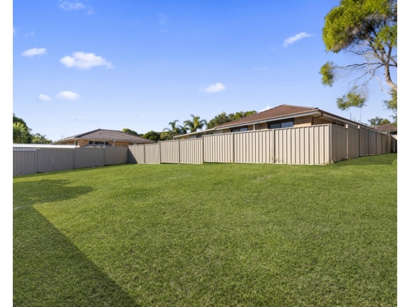 2 Ruth Place, Bateau Bay NSW 2261