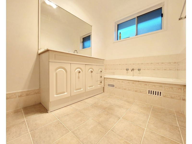 2/13 Aurora Place, Bateau Bay NSW 2261
