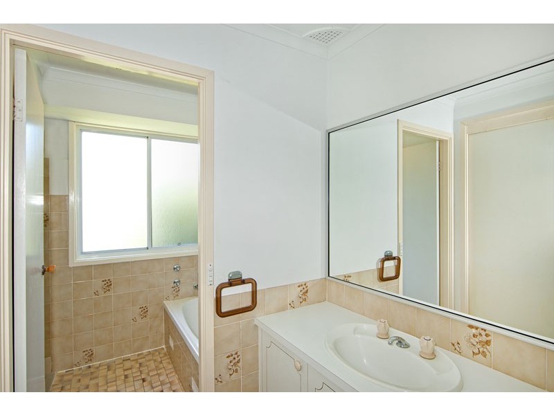 13 Premier Way, Bateau Bay NSW 2261