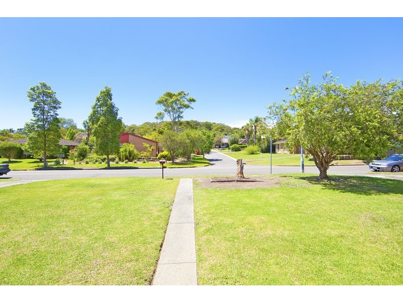 13 Premier Way, Bateau Bay NSW 2261