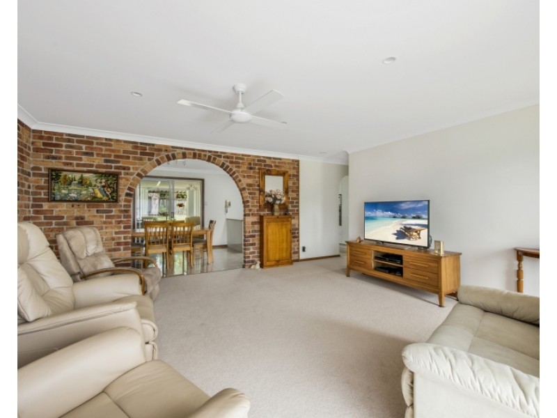 8 Carnation Close, Bateau Bay NSW 2261