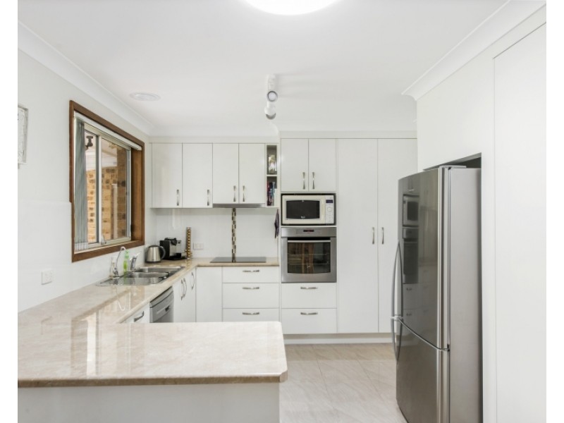 8 Carnation Close, Bateau Bay NSW 2261