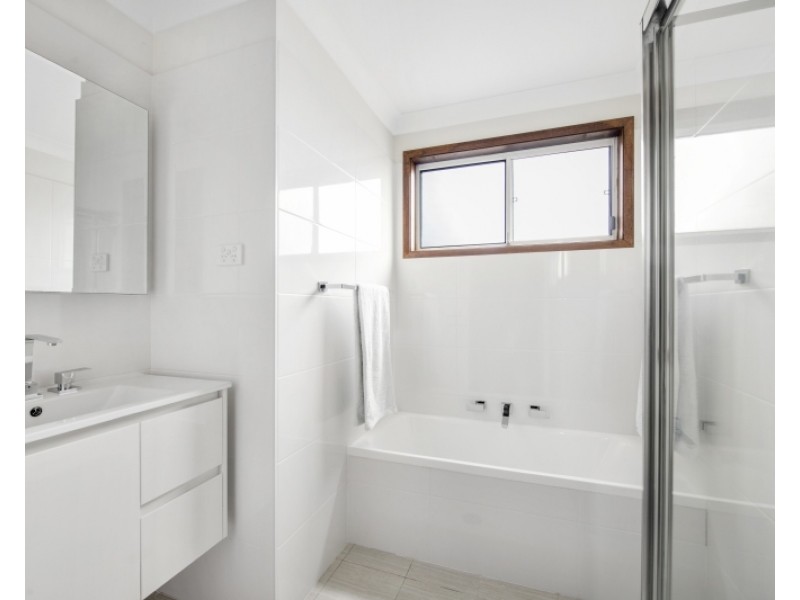 8 Carnation Close, Bateau Bay NSW 2261