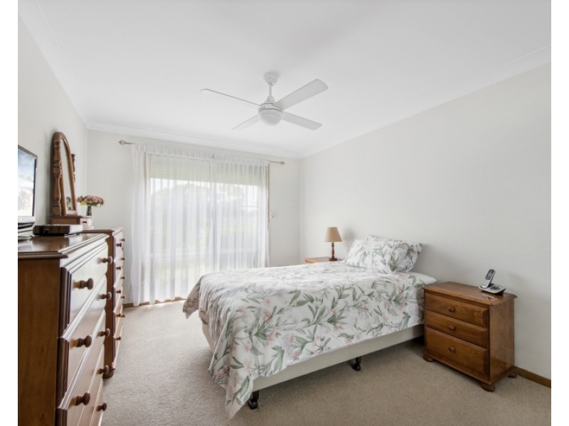 8 Carnation Close, Bateau Bay NSW 2261