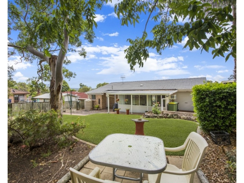 8 Carnation Close, Bateau Bay NSW 2261