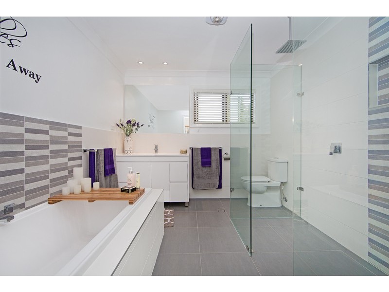 3 St James Avenue, Berkeley Vale NSW 2261