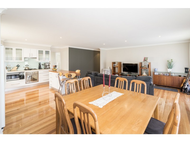 17 Germaine Avenue, Bateau Bay NSW 2261